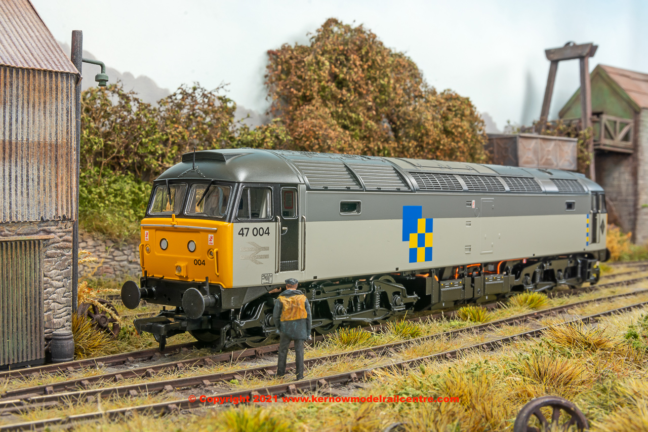 35-418SF Bachmann Class 47/0 Diesel Loco number 47 004 in BR Railfreight Triple Grey livery with Construction Sector branding